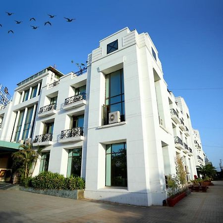 Renest Gandhidham Hotel Exterior photo