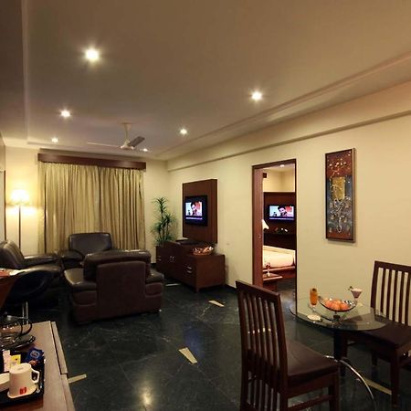 Renest Gandhidham Hotel Exterior photo