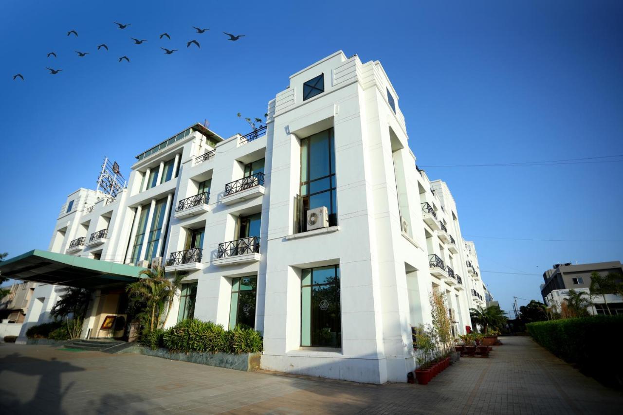 Renest Gandhidham Hotel Exterior photo