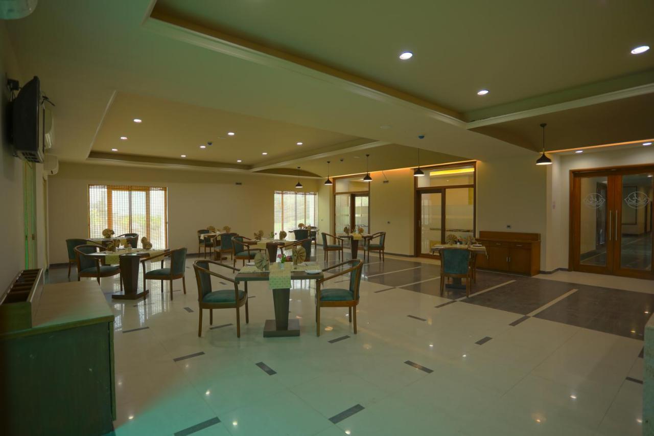 Renest Gandhidham Hotel Exterior photo