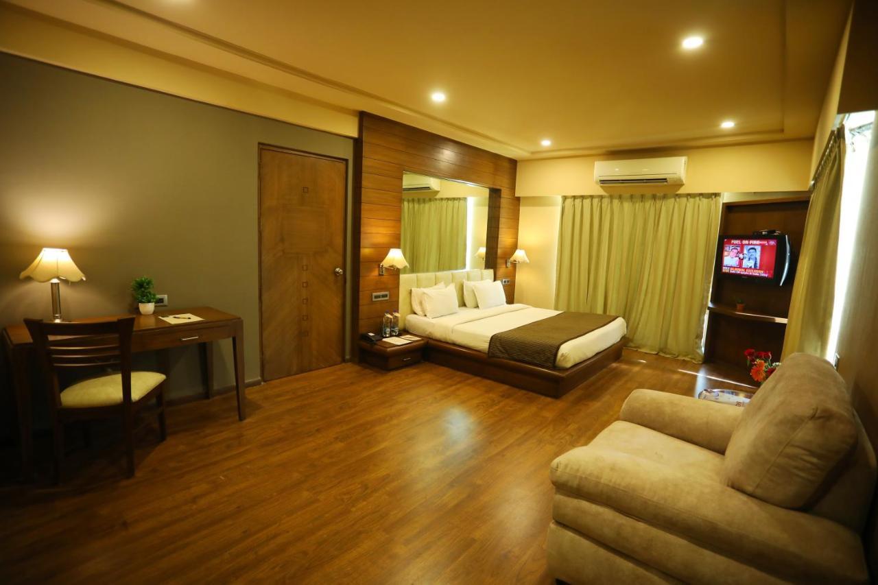 Renest Gandhidham Hotel Exterior photo