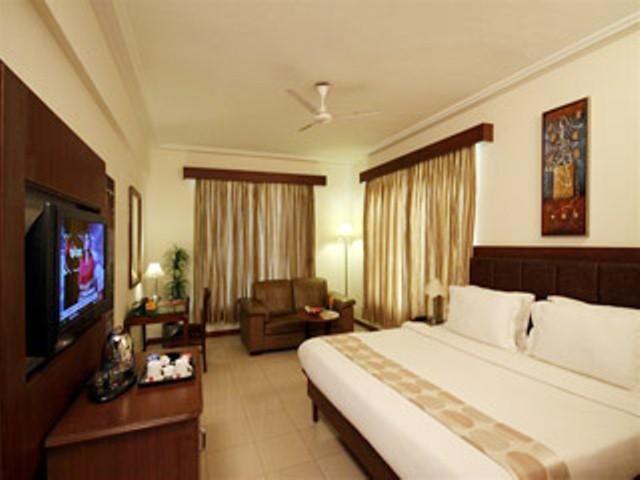 Renest Gandhidham Hotel Room photo